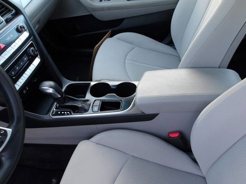 Used 2019 Hyundai Sonata SE image 16