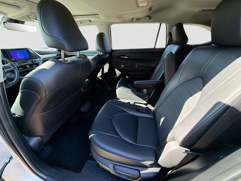 Used 2024 Toyota Highlander XLE image 23