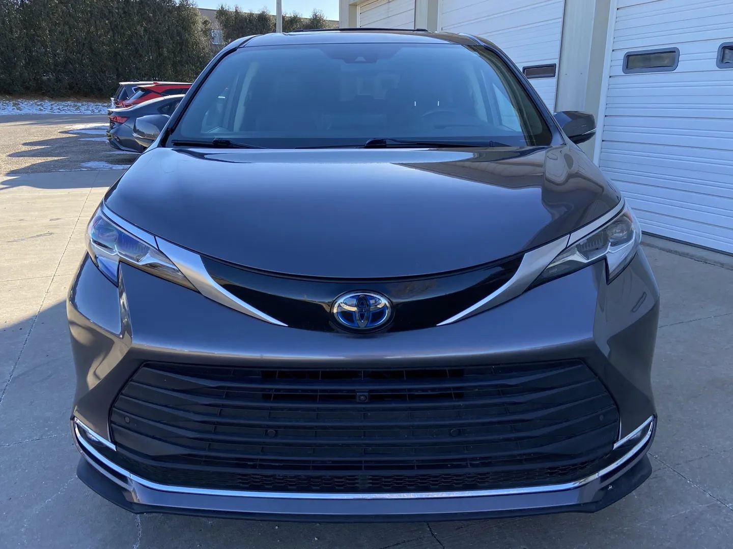 Used 2022 Toyota Sienna Platinum AWD/4WD image 3