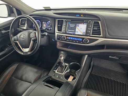 Used 2018 Toyota Highlander Limited FWD image 11