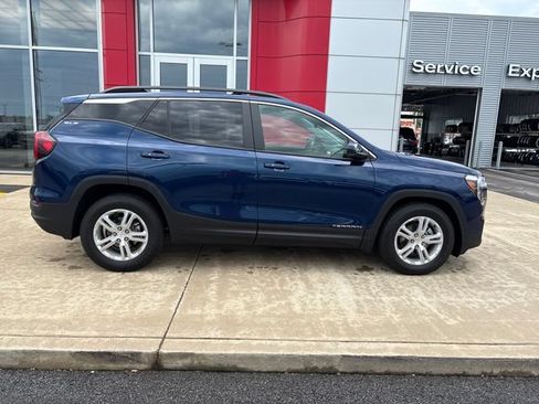 Used 2022 GMC Terrain SLE w/ Driver Convenience Package FWD image 6
