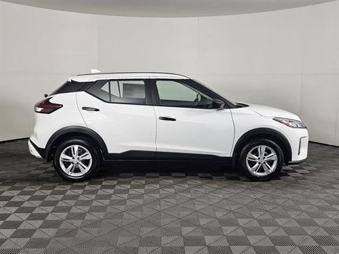 New 2025 Nissan Kicks S image 6