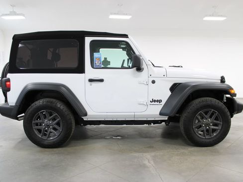 Used 2024 Jeep Wrangler Sport AWD/4WD image 11