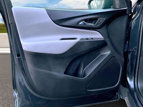 Used 2022 Chevrolet Equinox LS image 12