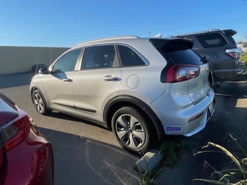Used 2019 Kia Niro EX image 5