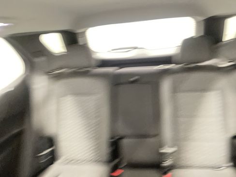 Used 2022 Chevrolet Equinox LT w/ Driver Convenience Package image 11