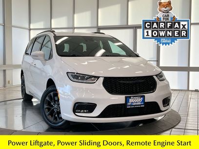Used 2021 Chrysler Pacifica Touring w/ Cold Weather Group