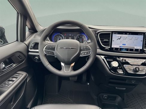 New 2026 Chrysler Pacifica Select image 30