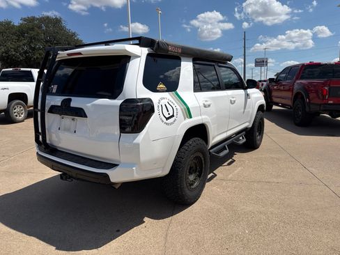 Used 2017 Toyota 4Runner TRD Off-Road AWD/4WD image 7