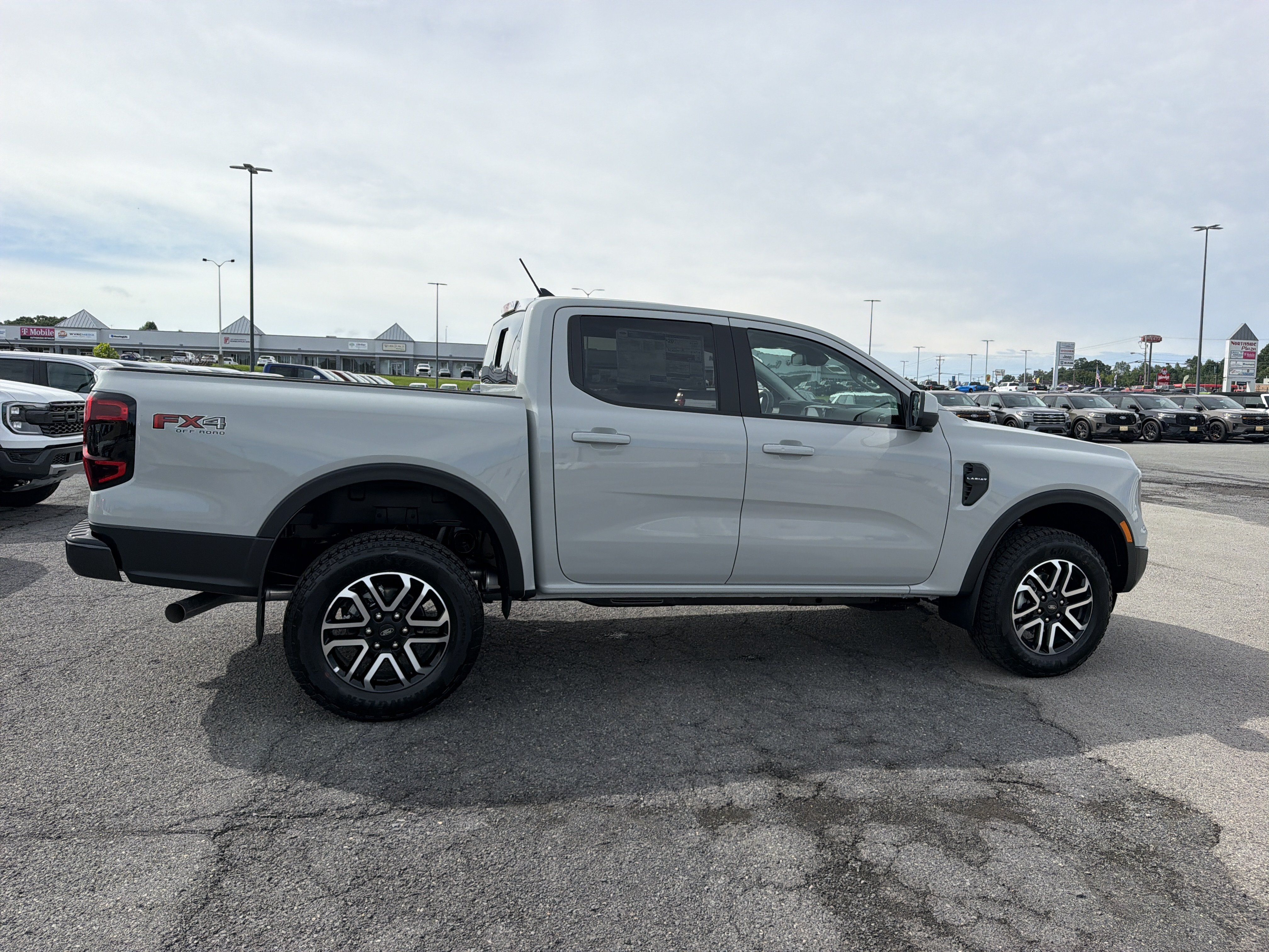 New 2026 Ford Ranger Lariat w/ FX4 Off-Road Package AWD/4WD image 3