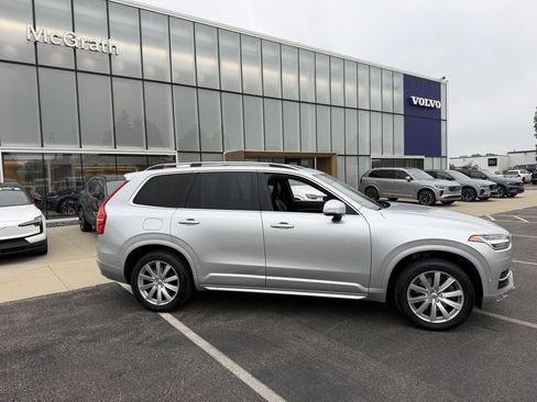Used 2017 Volvo XC90 T6 Momentum w/ Vision Package AWD/4WD image 3