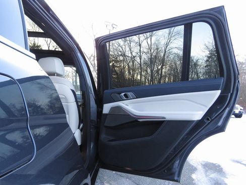 Used 2019 BMW X7 xDrive50i w/ Executive Package image 15