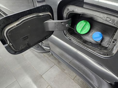 Used 2022 Ford F250 Lariat w/ Tremor Off-Road Package image 36