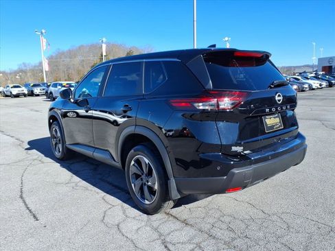 Used 2025 Nissan Rogue SV image 3