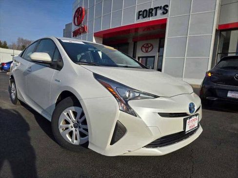 Certified 2016 Toyota Prius Two image 1