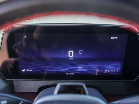 Used 2025 Chevrolet Traverse RS FWD image 11