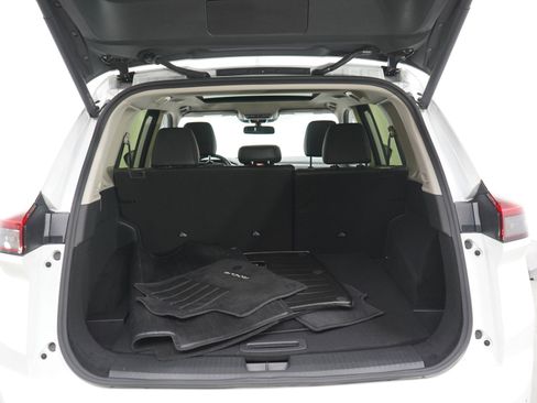 Used 2024 Nissan Rogue SV w/ SV Premium Package image 15