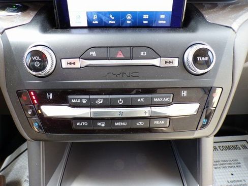 Used 2020 Ford Explorer Platinum w/ Premium Technology Package image 31