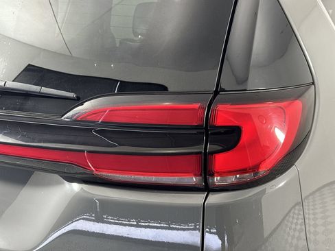 Used 2023 Chrysler Pacifica Limited FWD image 26