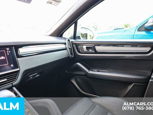 Used 2023 Porsche Cayenne Platinum Edition image 57