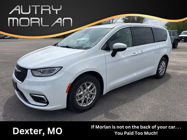 Used 2023 Chrysler Pacifica Touring-L FWD image 1