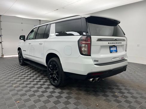 Used 2022 Chevrolet Suburban RST w/ Sport Performance Package image 11
