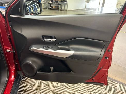 Used 2019 Nissan Kicks SR w/ SR Premium Package FWD image 15