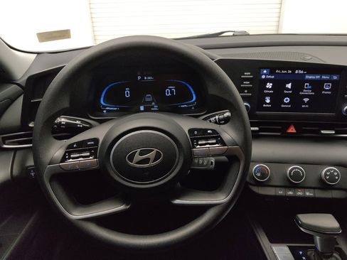Used 2025 Hyundai Elantra SE FWD image 22