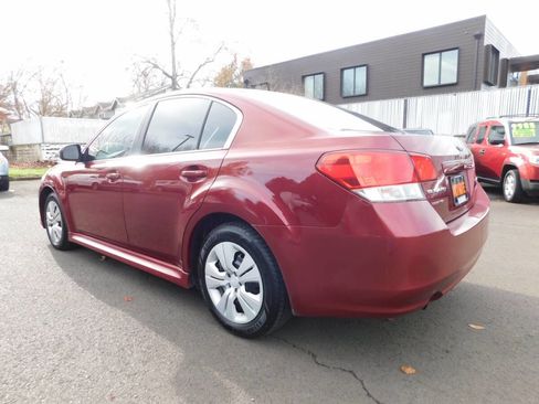 Used 2010 Subaru Legacy 2.5i image 3