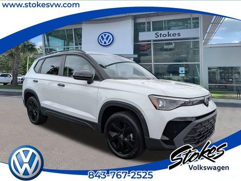 New 2026 Volkswagen Taos SE FWD image 1