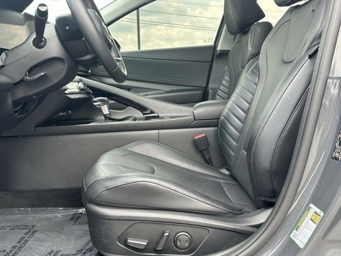 Used 2023 Hyundai Elantra Limited FWD image 9