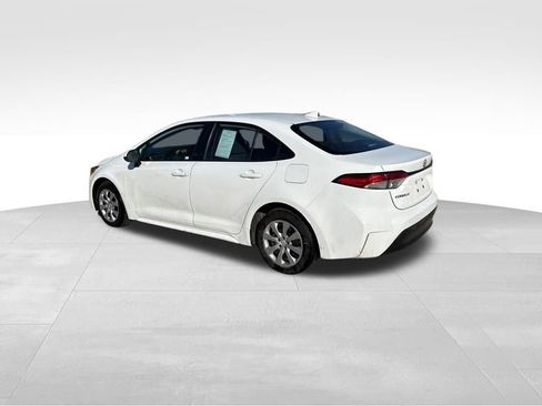 Used 2025 Toyota Corolla LE image 9