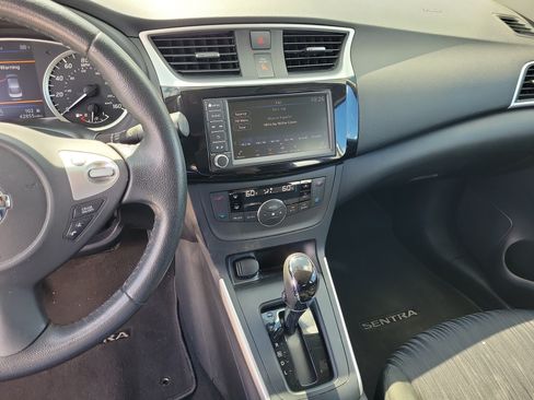 Certified 2019 Nissan Sentra SV FWD image 19