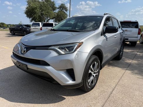 Used 2016 Toyota RAV4 LE FWD image 3