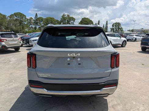 Certified 2024 Kia Sorento S FWD image 7