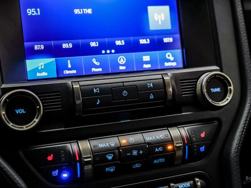 Used 2021 Ford Mustang Shelby GT500 w/ Technology Package image 70