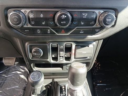 Used 2024 Jeep Wrangler Sport S image 40