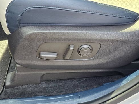 Used 2025 Kia Carnival SX FWD image 13