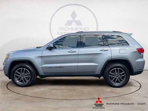 Used 2019 Jeep Grand Cherokee Laredo w/ Laredo X Package AWD/4WD image 6