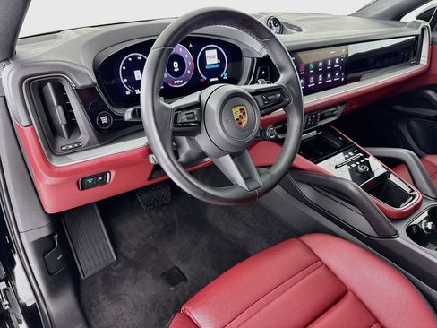 Certified 2024 Porsche Cayenne Coupe AWD/4WD image 4