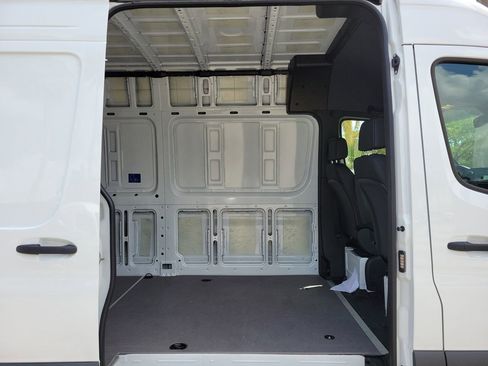 Used 2025 Mercedes-Benz Sprinter 2500 image 14