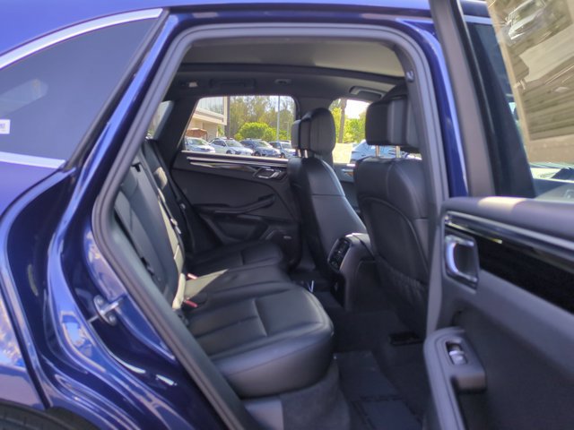 Used 2024 Porsche Macan AWD/4WD image 28