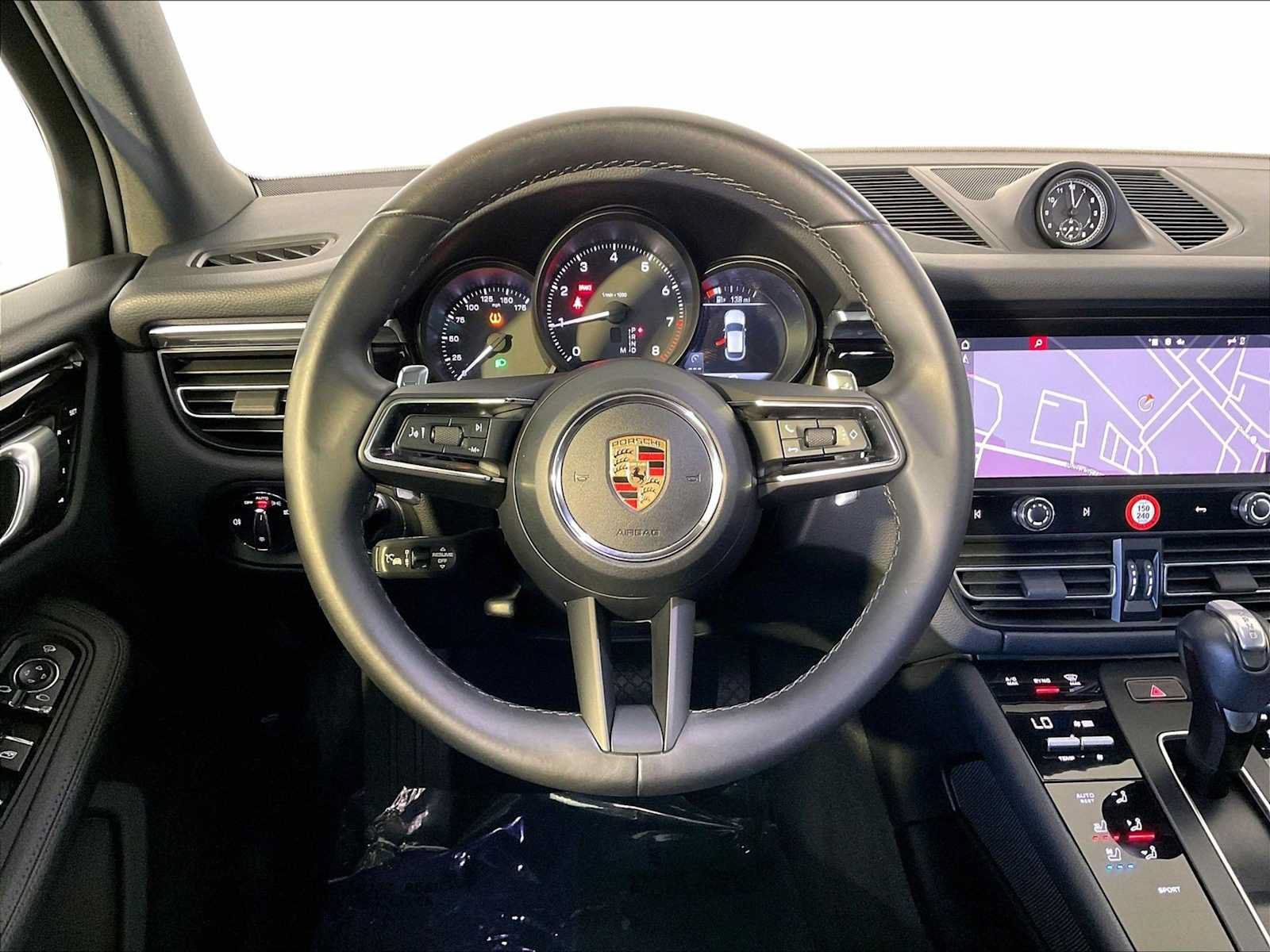 Certified 2023 Porsche Macan AWD/4WD image 15