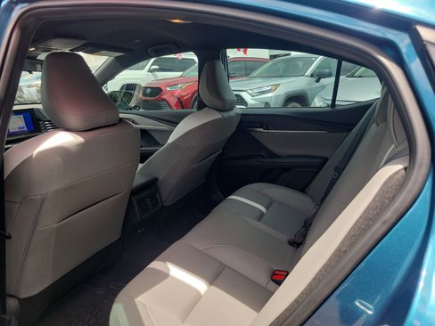 Used 2025 Toyota Camry SE FWD image 19