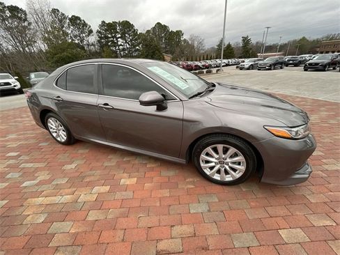 Used 2020 Toyota Camry LE image 37