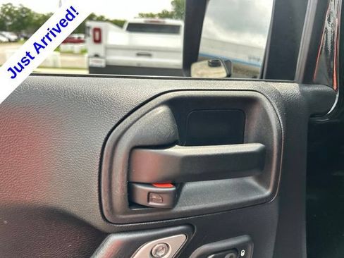Used 2016 Jeep Wrangler Unlimited Rubicon w/ Connectivity Group AWD/4WD image 12