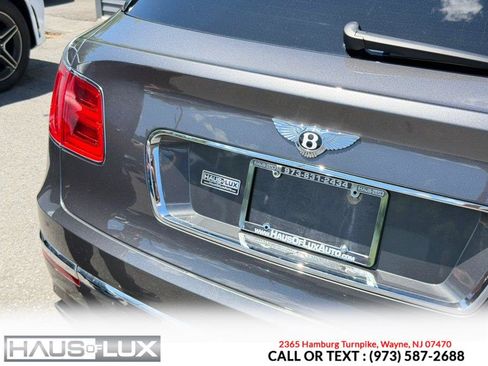 Used 2017 Bentley Bentayga AWD/4WD image 35