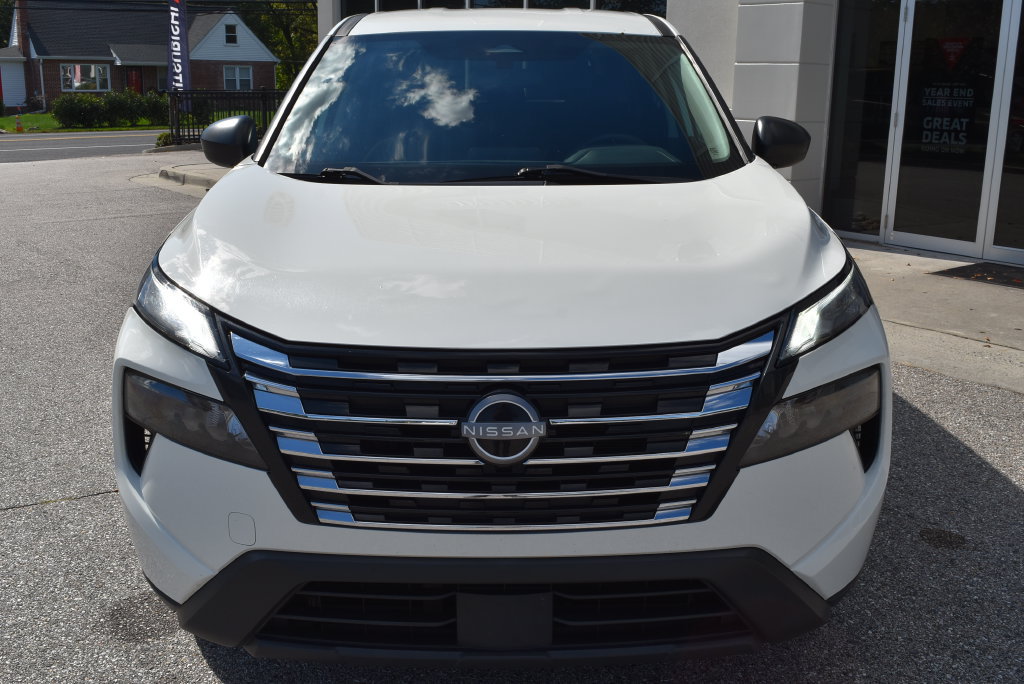 Used 2024 Nissan Rogue S FWD image 3