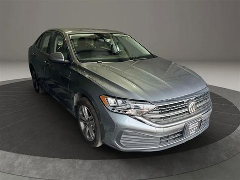Used 2024 Volkswagen Jetta SE FWD image 1