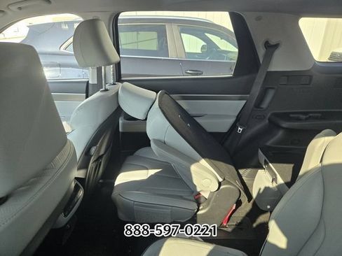 Used 2024 Hyundai Palisade SEL FWD image 3
